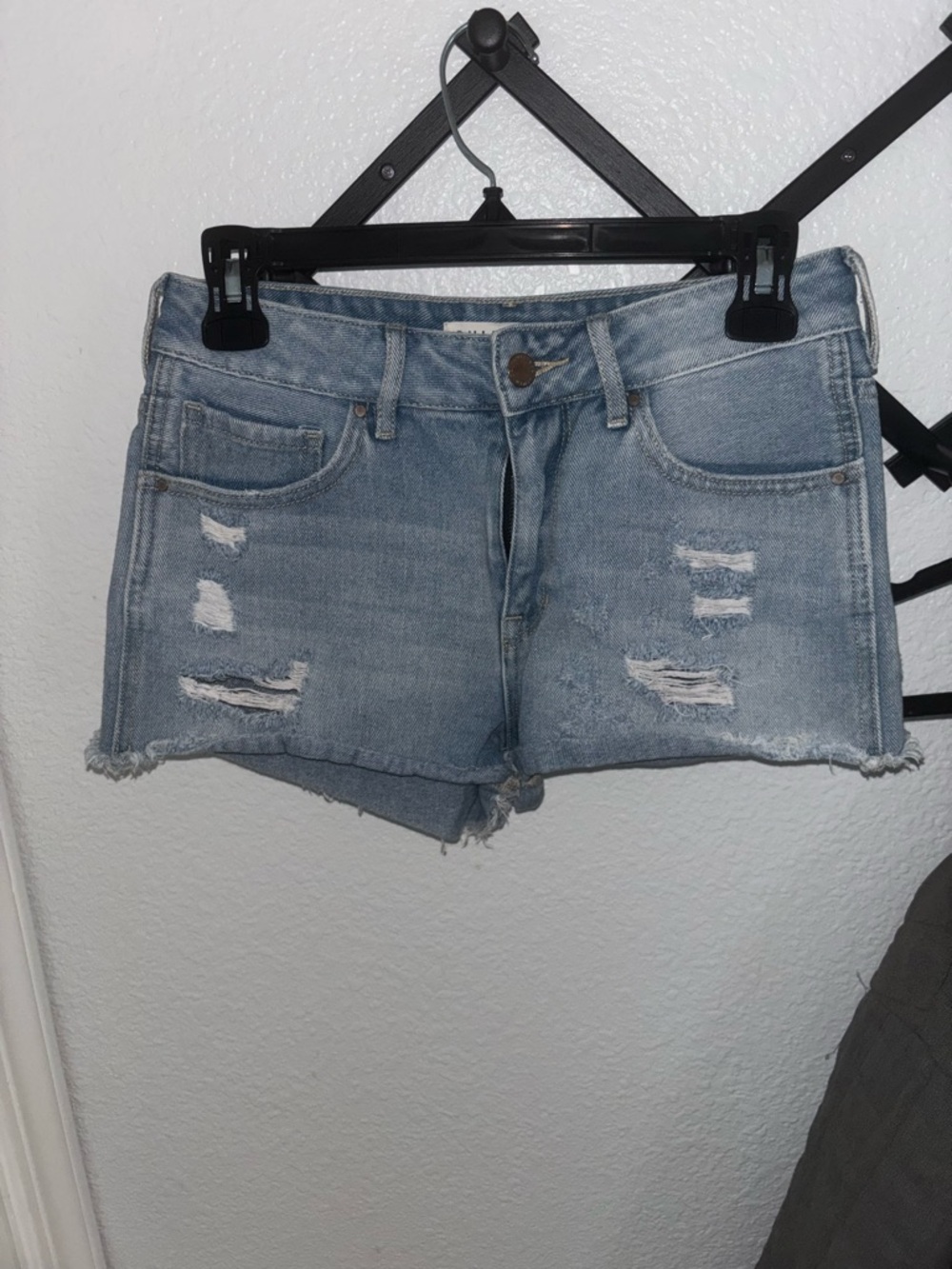 Bullhead Denim Co High Rise Shorts Size 26 Light Wash Distressed Cutoff Jean - Picture 2 of 5